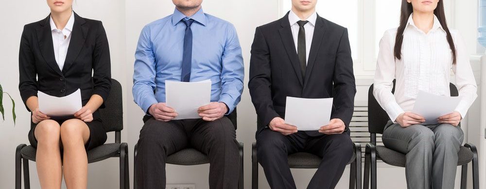 Image for Waiting on an Interview Invitation? Tune into Clear Admit’s LiveWire and MBA Chats